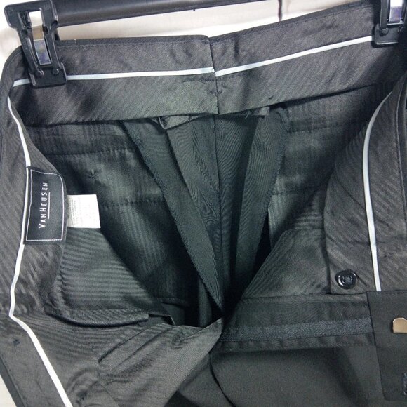 Van Heusen 44R 2 Button Black 2pc Suit - Picture 9 of 13